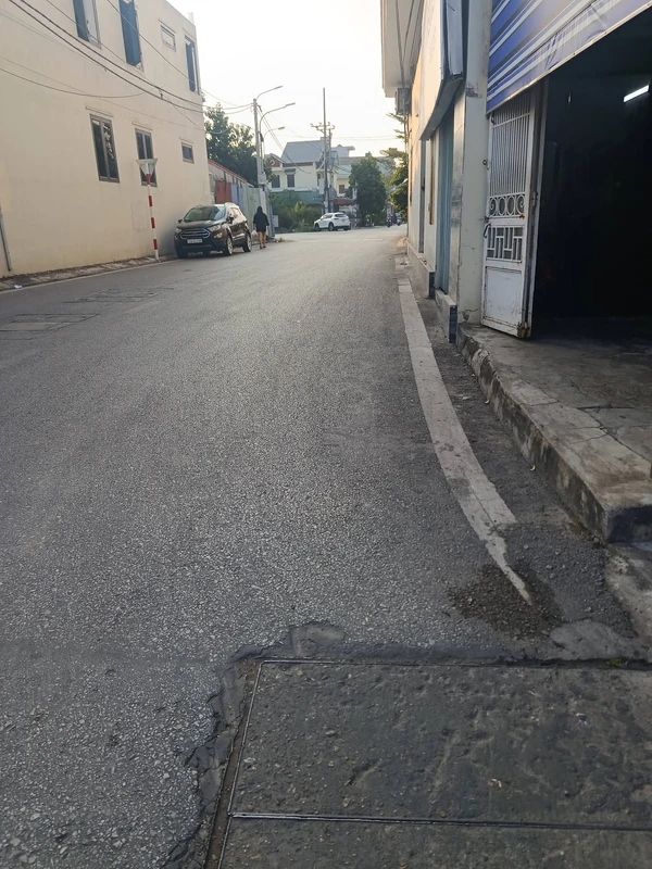 Bán nhà 3 tầng 100m², 3PN 3WC, Bùi Xuân Hổ - 2 tỷ