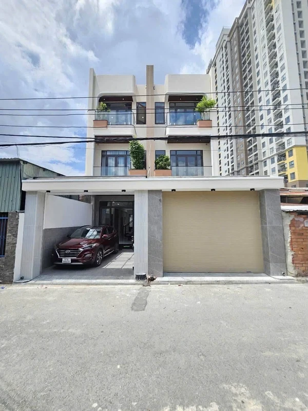 Bán nhà 1 trệt 2 lầu 137,5m² gần Làng Đại học Quốc gia, P. Đông Hòa, giá 8,2 tỷ