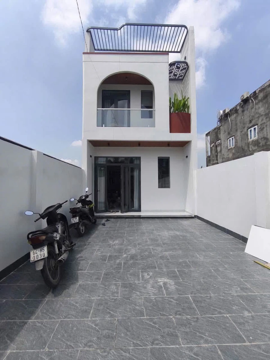 Bán nhà 1 trệt 1 lầu 3PN Hóc Môn, 90m², 2.4 tỷ - Ảnh 1