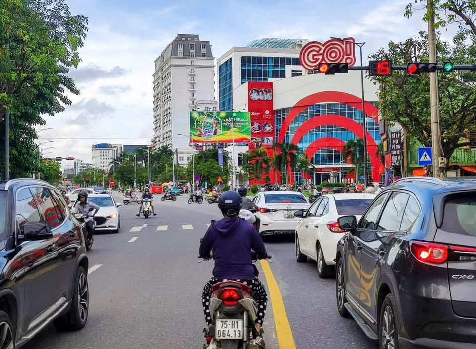 Bán nhà 4 tầng mặt tiền kinh doanh 93m2 đường Hùng Vương Huế - Ảnh thu nhỏ 3