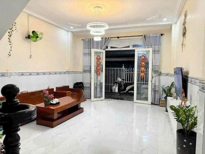 Bán nhà mặt tiền U Minh 10, 4,65x17m, 1 trệt 1 lầu, 2 phòng ngủ, gần chợ Rạch Sỏi