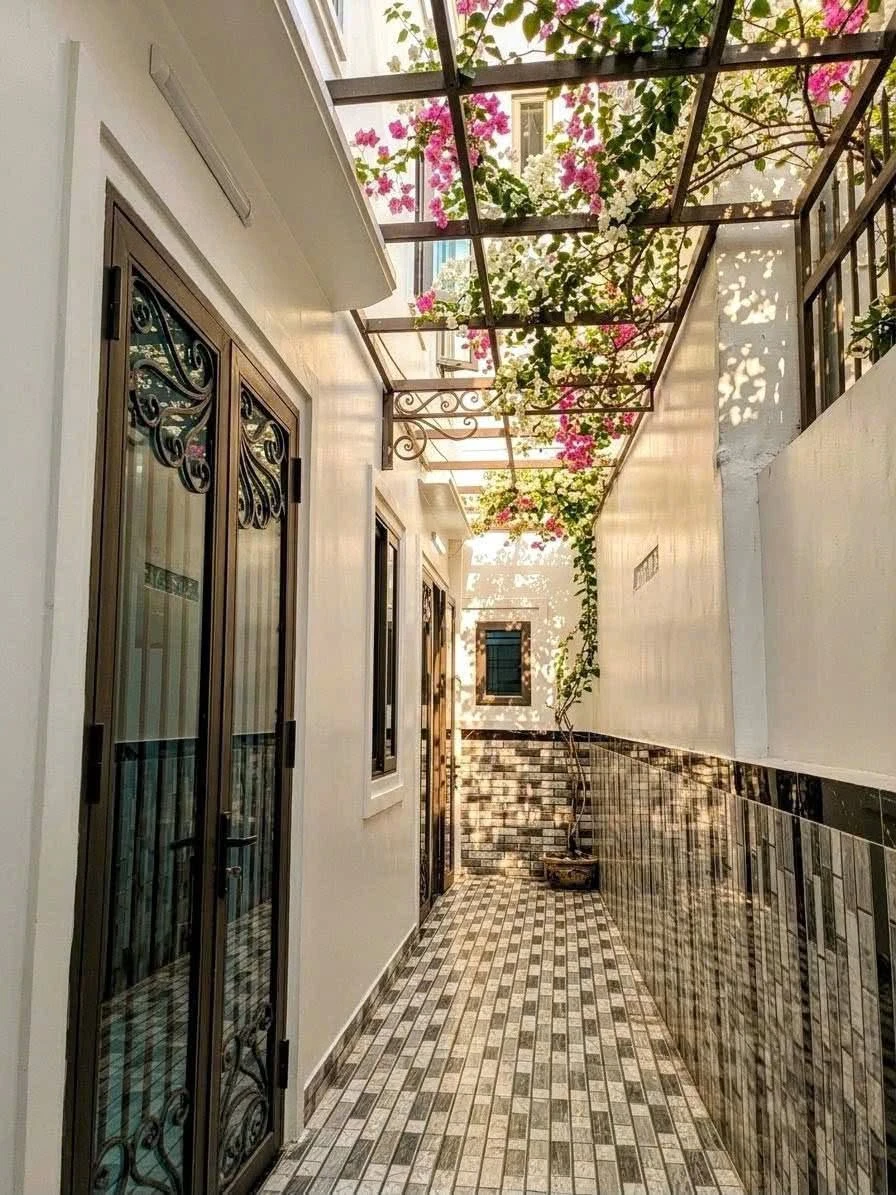 Bán nhà phố 2 tầng 20m² mặt phố Lê Lợi, Quận 1, giá 1 tỷ 190 triệu - Ảnh 1