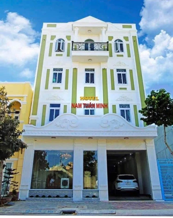 Bán khách sạn mặt tiền Lê Đại Hành, Phan Thiết, 300m2 đất, 21 phòng, giá 24 tỷ