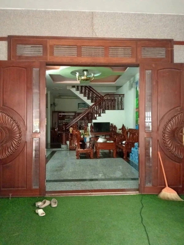 Bán nhà 1 trệt 2 lầu mặt tiền 5 tỷ tại Dĩ An
