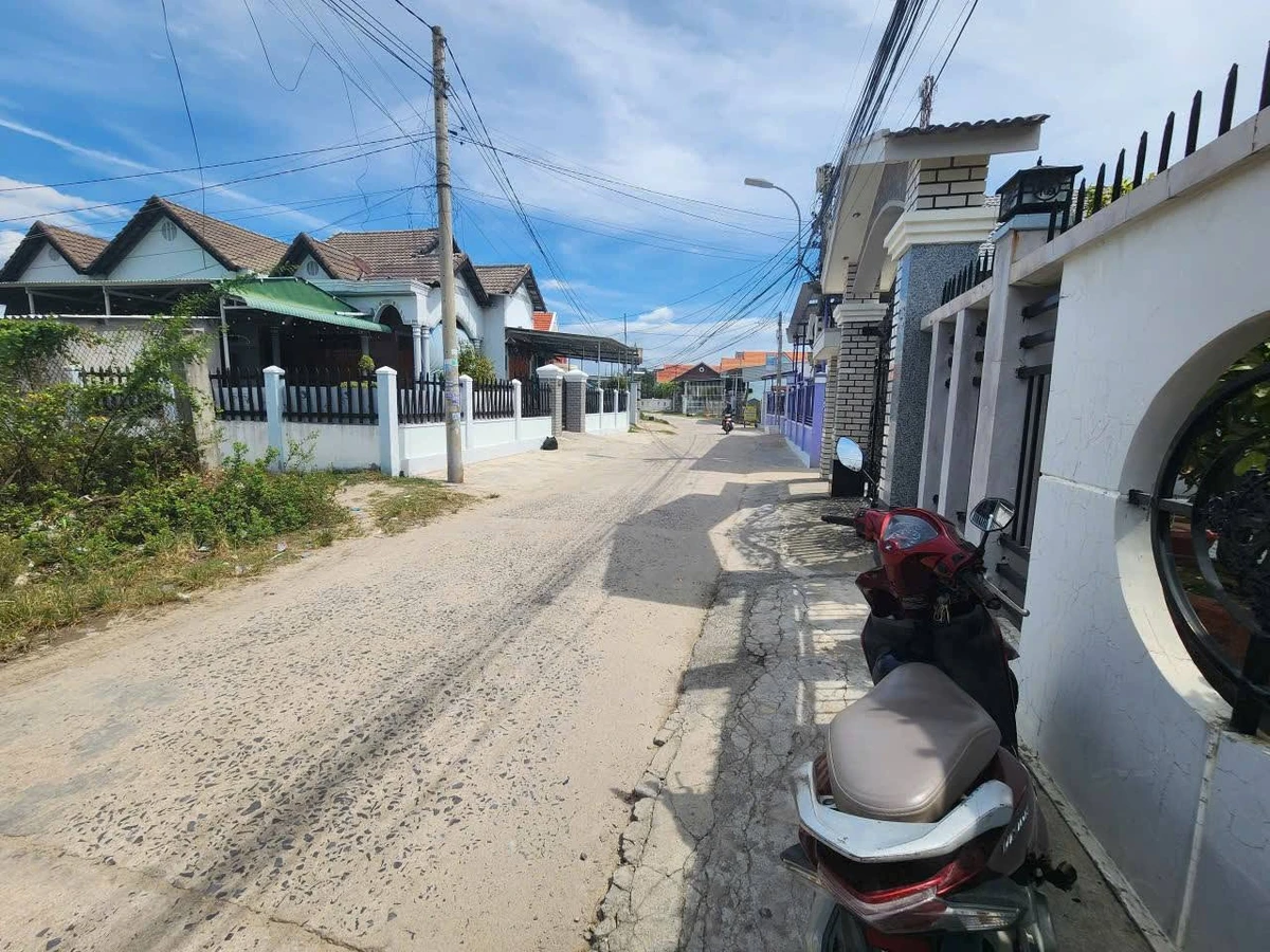 Bán lô đất mặt tiền Dã Tượng gần biển Nha Trang 426m² giá 6 tỷ - Ảnh thu nhỏ 3