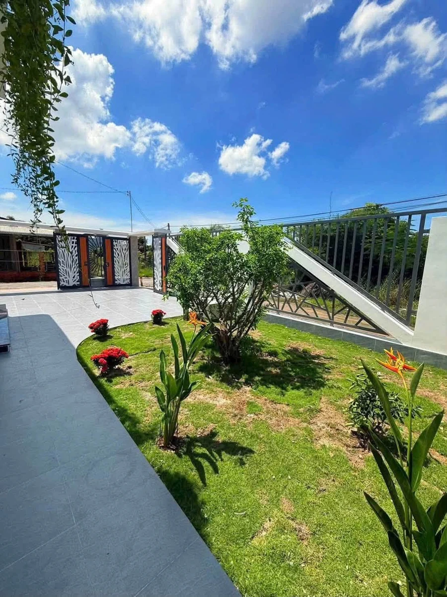 Bán nhà sân vườn 225m² mặt tiền Tây Ninh - Ảnh thu nhỏ 2