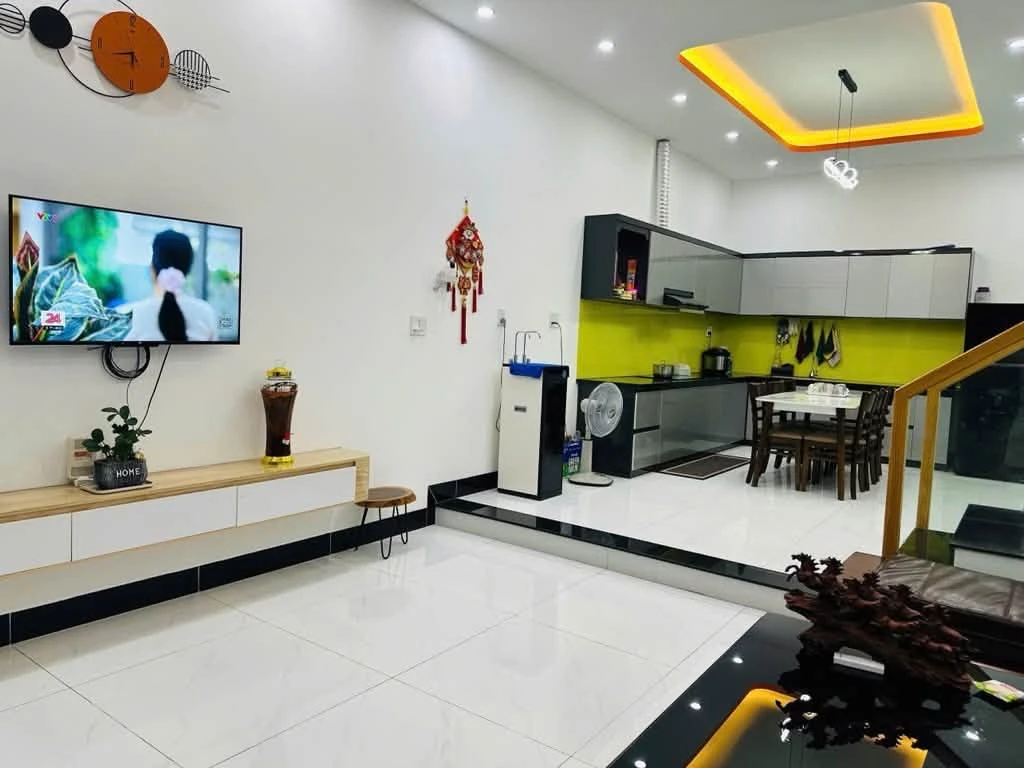 Bán nhà mặt tiền Hoàng Minh Giám 100m2, 3 PN, 5 tỷ - Ảnh thu nhỏ 3