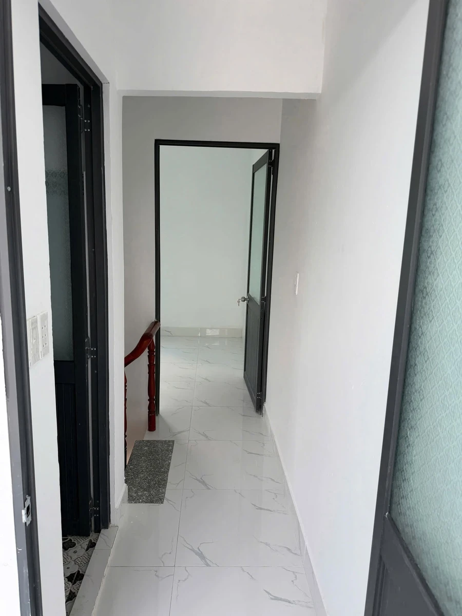 Bán nhà trệt lầu 4x11m, 2PN 2WC, giá 525 triệu, giáp Hóc Môn - Ảnh thu nhỏ 2