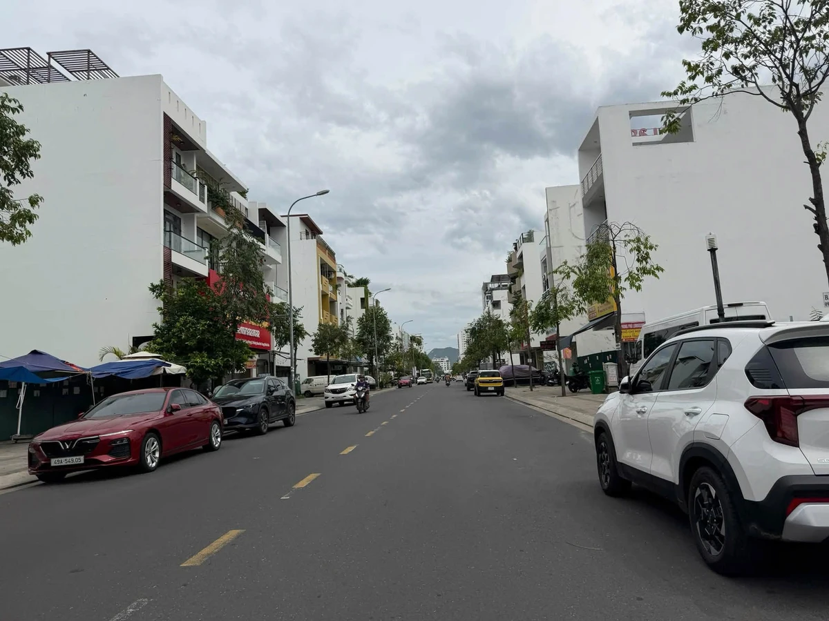 Bán lô đất 100m2 trục Thích Quảng Đức, Nha Trang 7 tỷ 450 triệu - Ảnh thu nhỏ 2