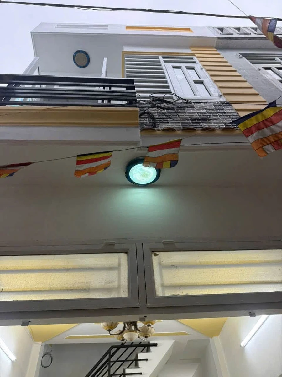 Bán nhà 1 trệt 1 lửng 1 lầu 3PN, 3,2x7m, hẻm Đặng Thúc Vịnh, Quận 12, giá 1,05 tỷ - Ảnh 1