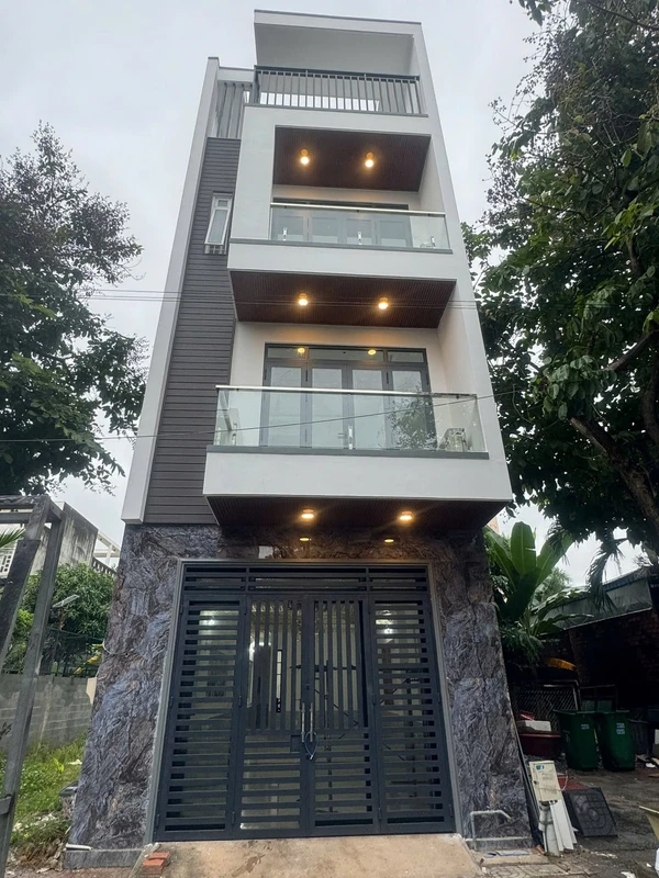 Bán nhà 1 trệt 3 lầu 95m² trung tâm Bà Rịa 6.9 tỷ