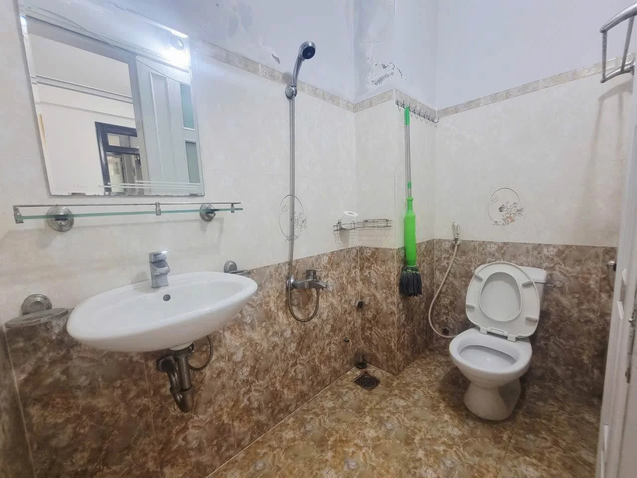 Cho thuê nhà 4 tầng Trần Nhật Duật 80m2, 7 phòng, 35 triệu/tháng - Ảnh 1
