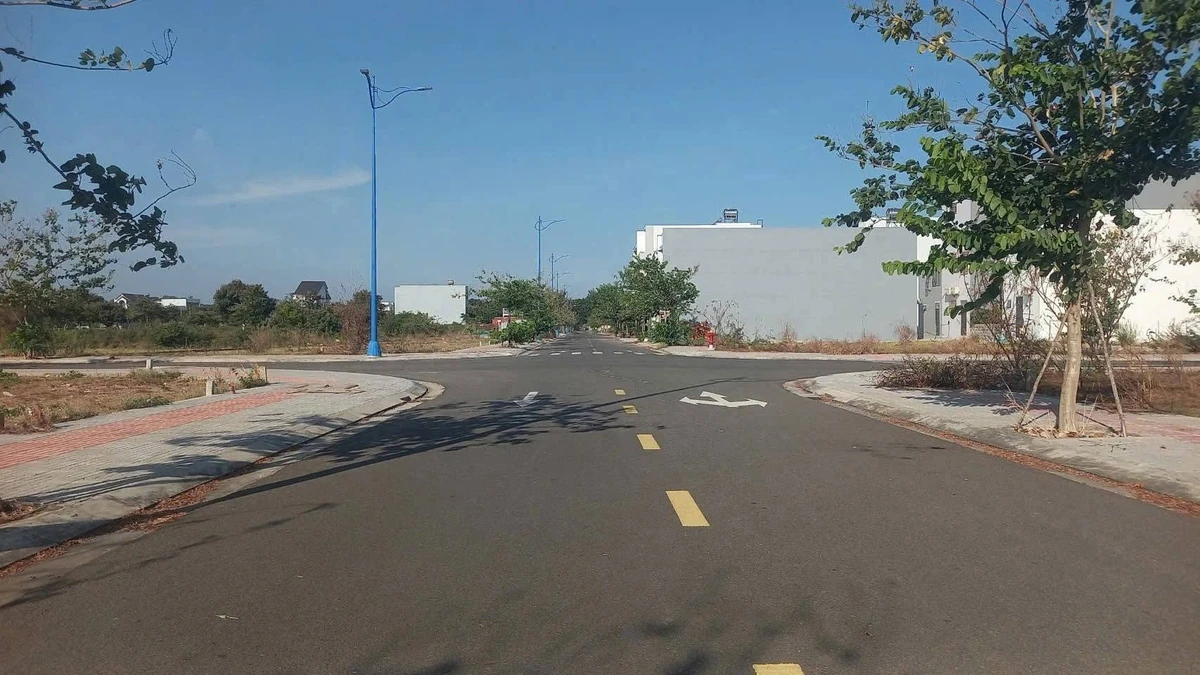 Bán đất 100m2 khu tái định cư Hòa Long, TP. Bà Rịa, giá 2,15 tỷ - Ảnh 1