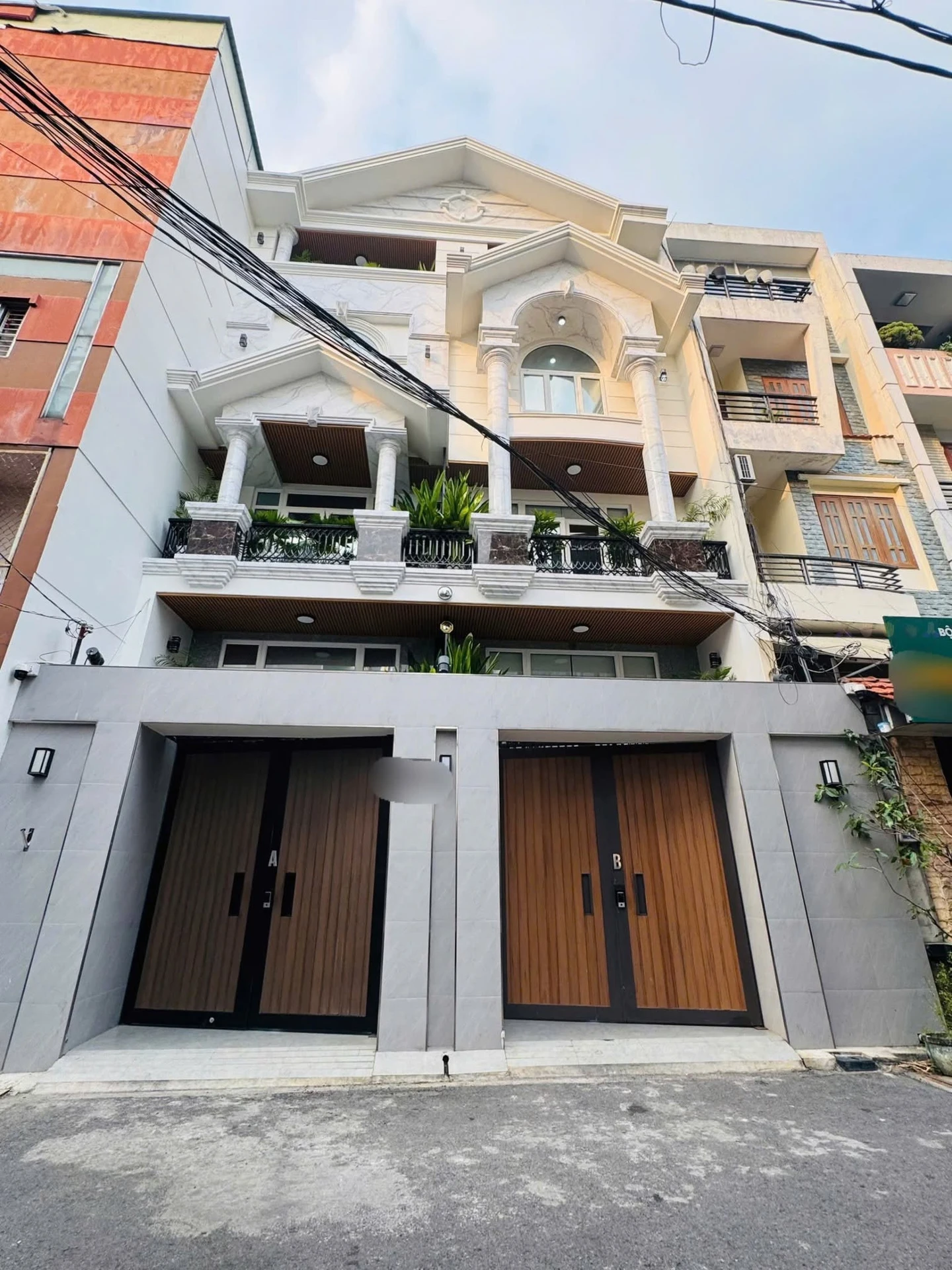 Bán biệt thự 70m2, ngang 7m, 3 tầng đường Lạc Long Quân, giá 7,9 tỷ - Ảnh 1