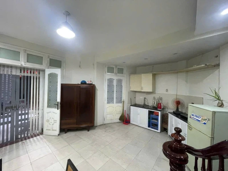 Cho thuê nhà 35m2, 3 PN, 5 tầng, Tựu Liệt, 9tr/tháng