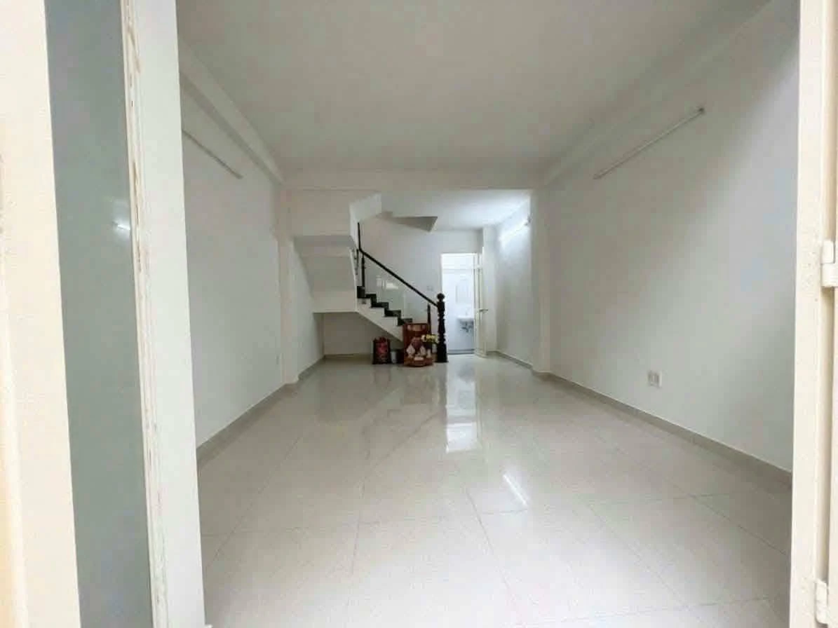 Cho thuê nhà phố 2PN, 32m² Tân Định, Quận 1 - Ảnh thu nhỏ 2