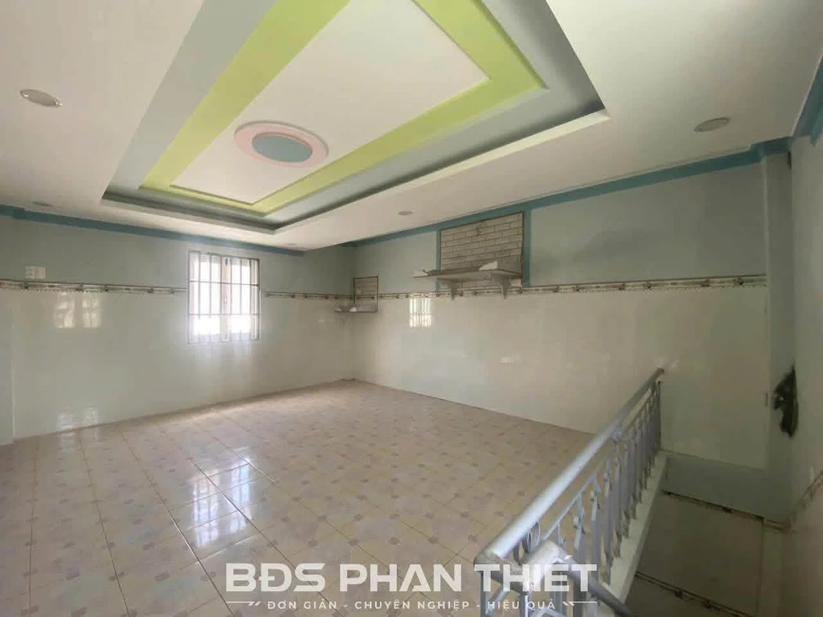 Bán nhà 180m2 góc Tôn Đức Thắng cạnh biển, 2 tỷ 580 triệu Phan Thiết - Ảnh thu nhỏ 2