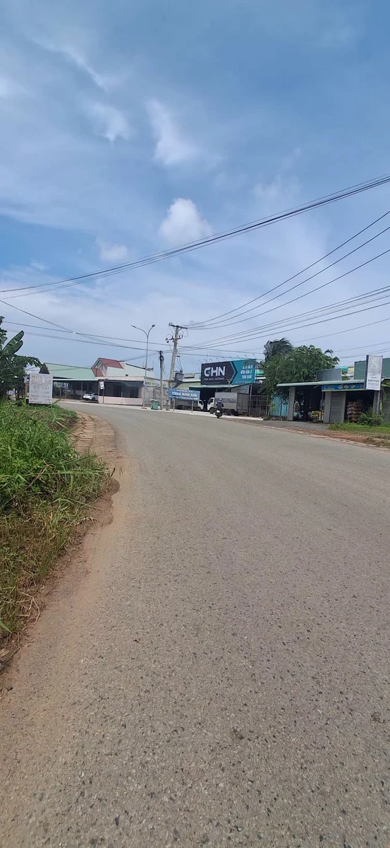 Bán đất 600m2 có 300m2 thổ cư tại Hàm Mỹ, lô 2 đường nhựa Phú Phong, giá 550 triệu - Ảnh 1