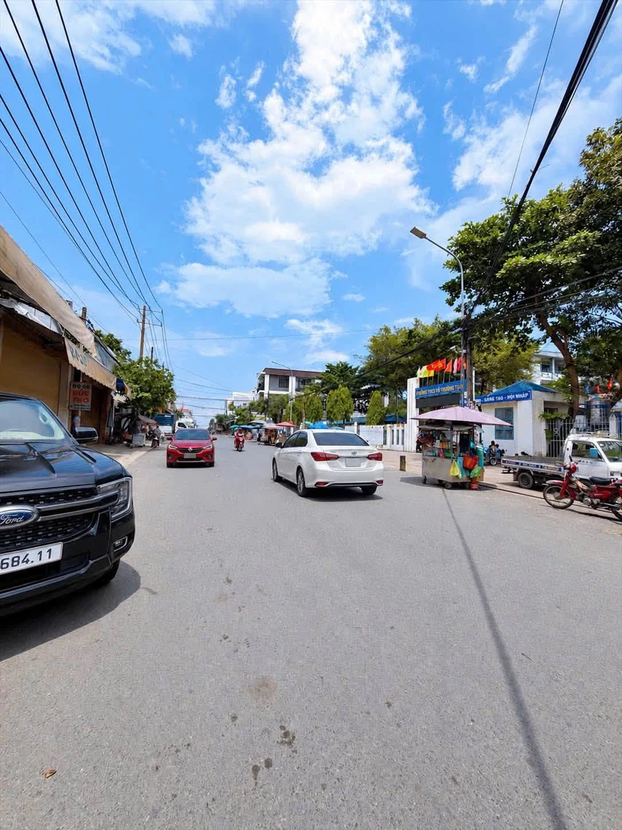 Bán nhà mặt tiền Phùng Khắc Khoan 160m2, 9 tỷ 990 triệu - Ảnh thu nhỏ 2