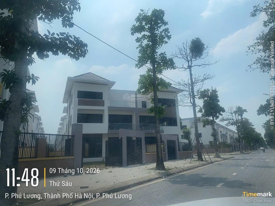 Bán biệt thự 300m2, xây 3,5 tầng, đường 25m trục chính kinh doanh tốt - Ảnh 1