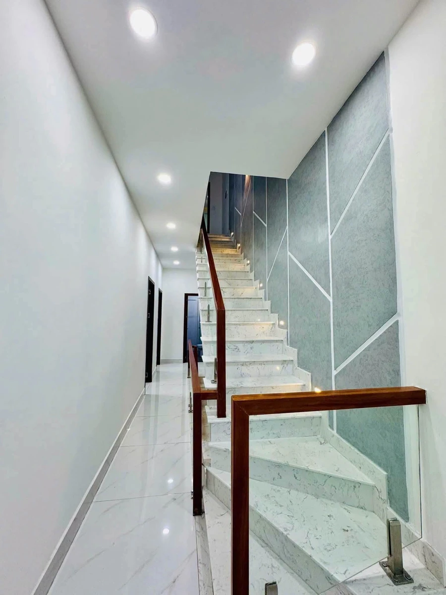 Bán nhà 1 trệt 2 lầu 3PN 180m2 Thủ Dầu Một - Ảnh thu nhỏ 4