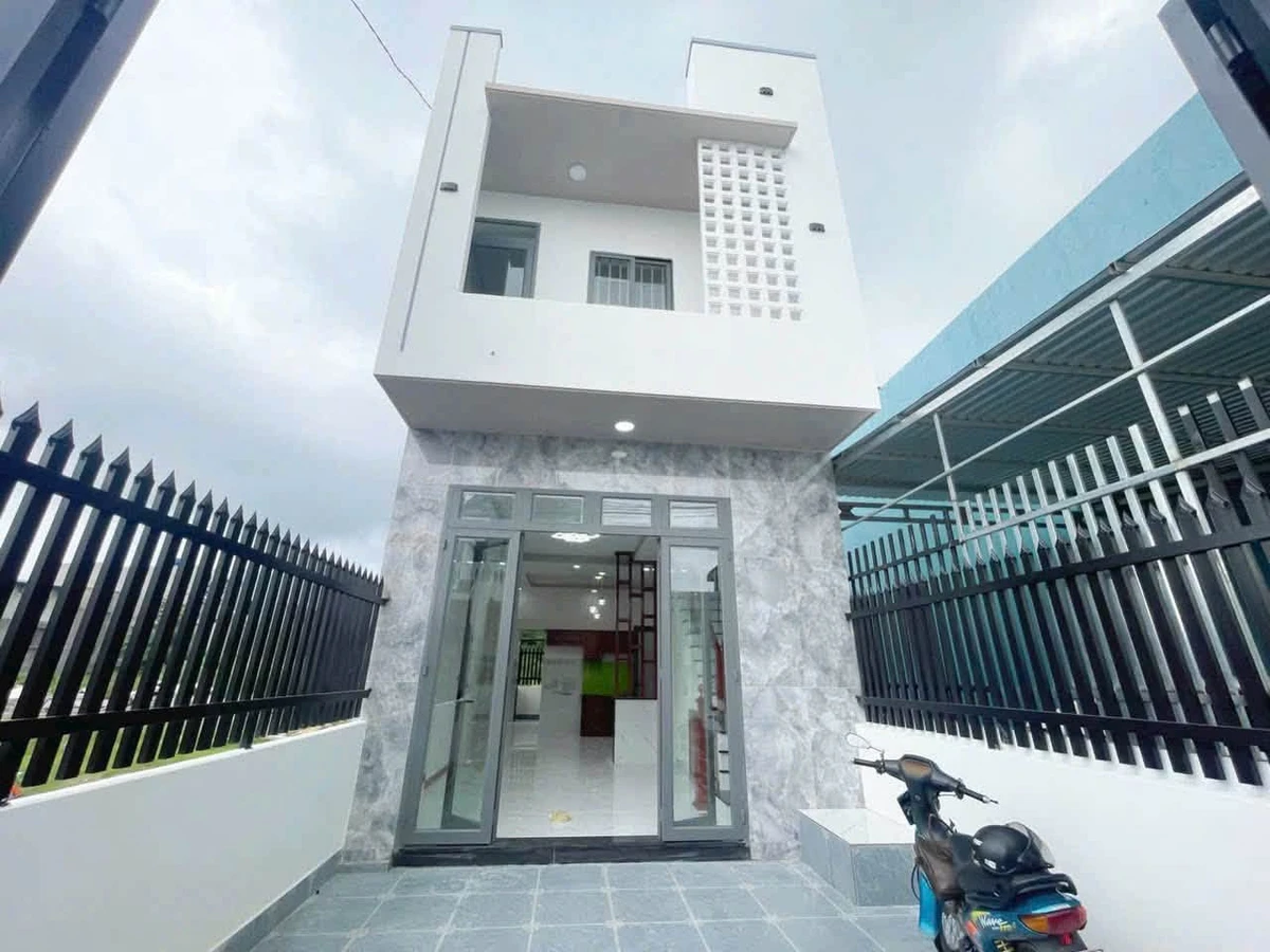 Bán nhà lầu 3PN 1 tỷ 850 triệu Đức Hoà Long An - Ảnh 1