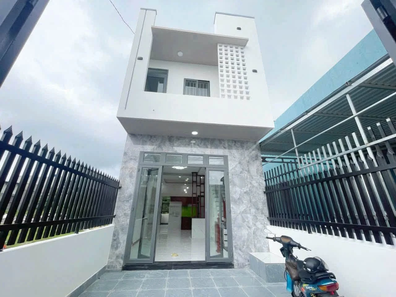Bán nhà lầu 3PN 1 tỷ 850 triệu Đức Hoà Long An - Ảnh 1