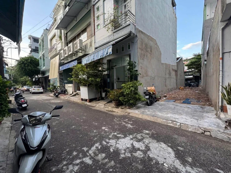 Bán đất mặt tiền 41,5m2 Lê Thị Hồng Gấm, Quy Nhơn