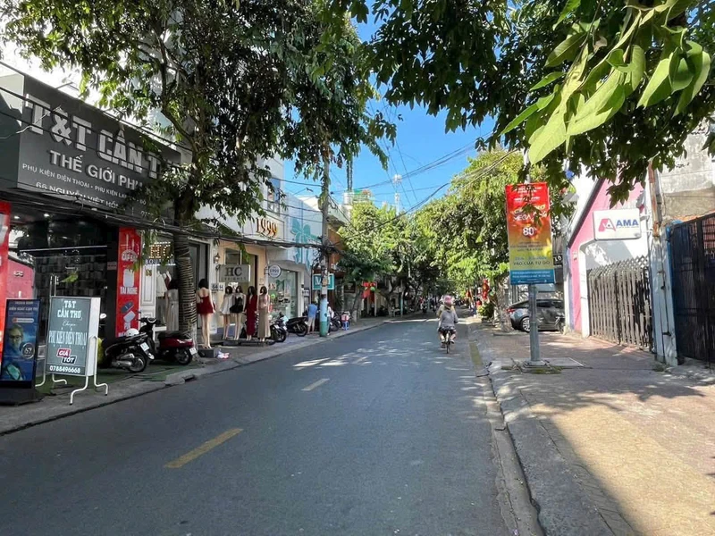 Bán nhà mặt tiền Nguyễn Việt Hồng, Cần Thơ, 304m², 17 tỷ