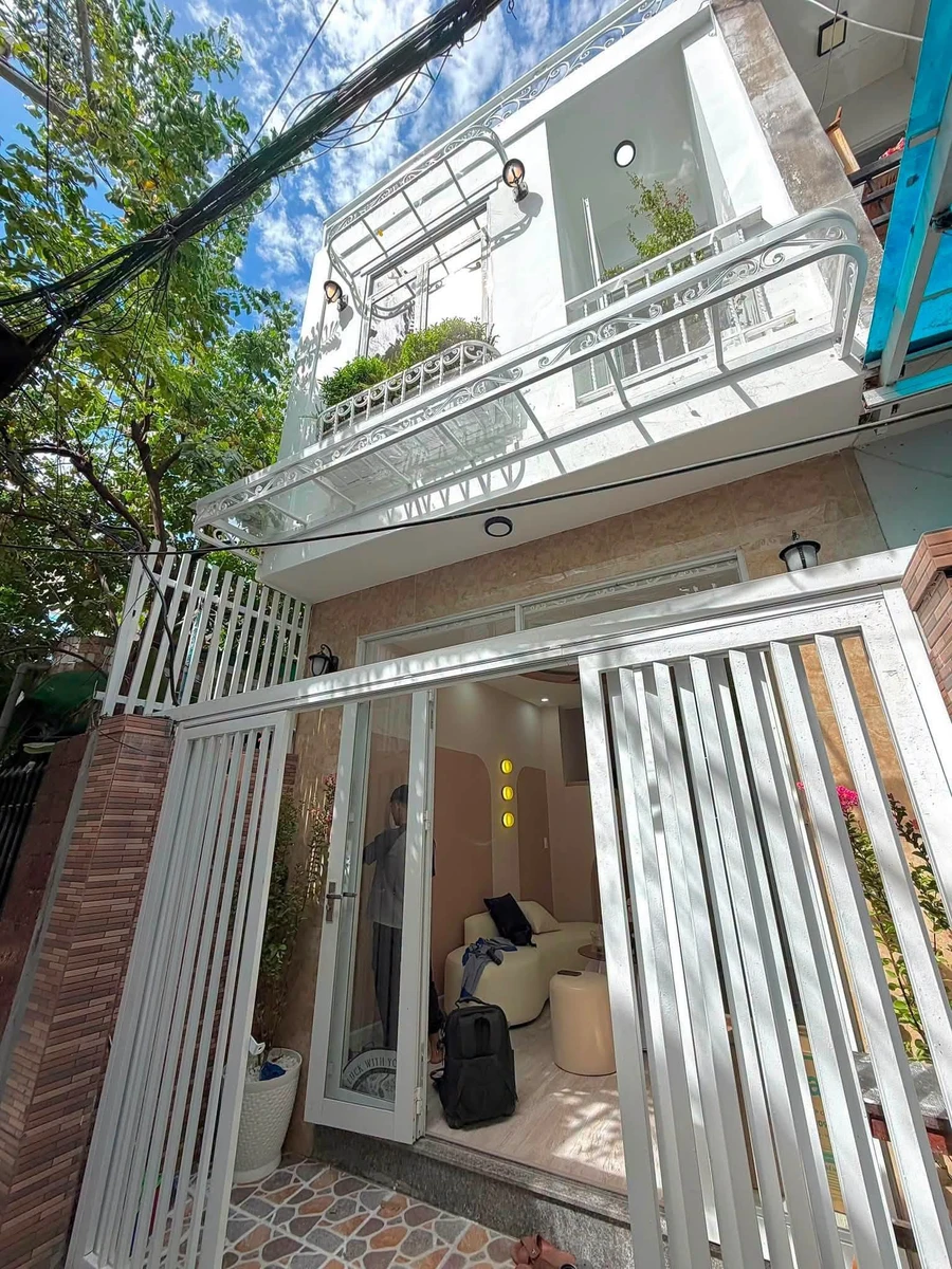 Bán nhà 2 tầng nội thất đầy đủ 44m² Quận 1 giá 3.58 tỷ - Ảnh thu nhỏ 2