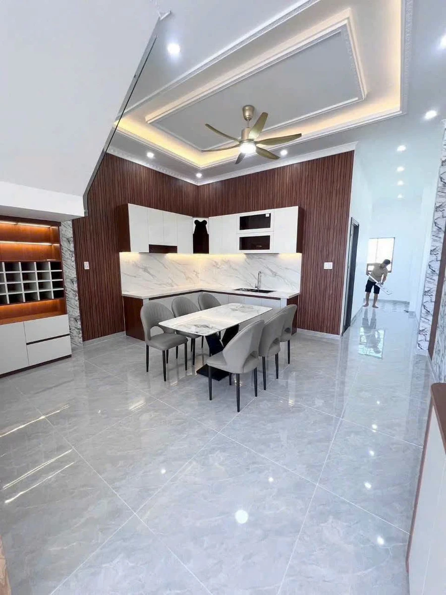 Bán nhà 1 trệt 1 lầu 4 phòng ngủ 110m2 Bến Lức Long An - Ảnh thu nhỏ 3