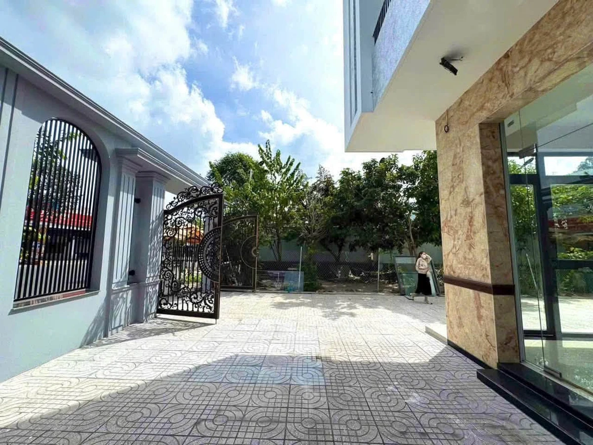 Bán biệt thự Nguyễn Văn Lưu, Cần Thơ, 360m², 4PN, 20.9 tỷ - Ảnh thu nhỏ 3