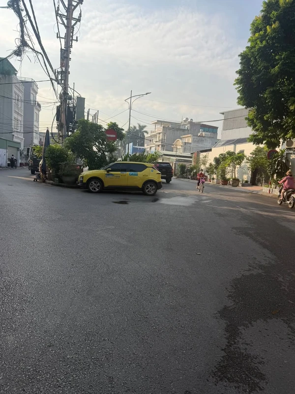 Bán nhà mặt đường Vũ Chí Thắng 26m2, 3 tầng 3 tỷ