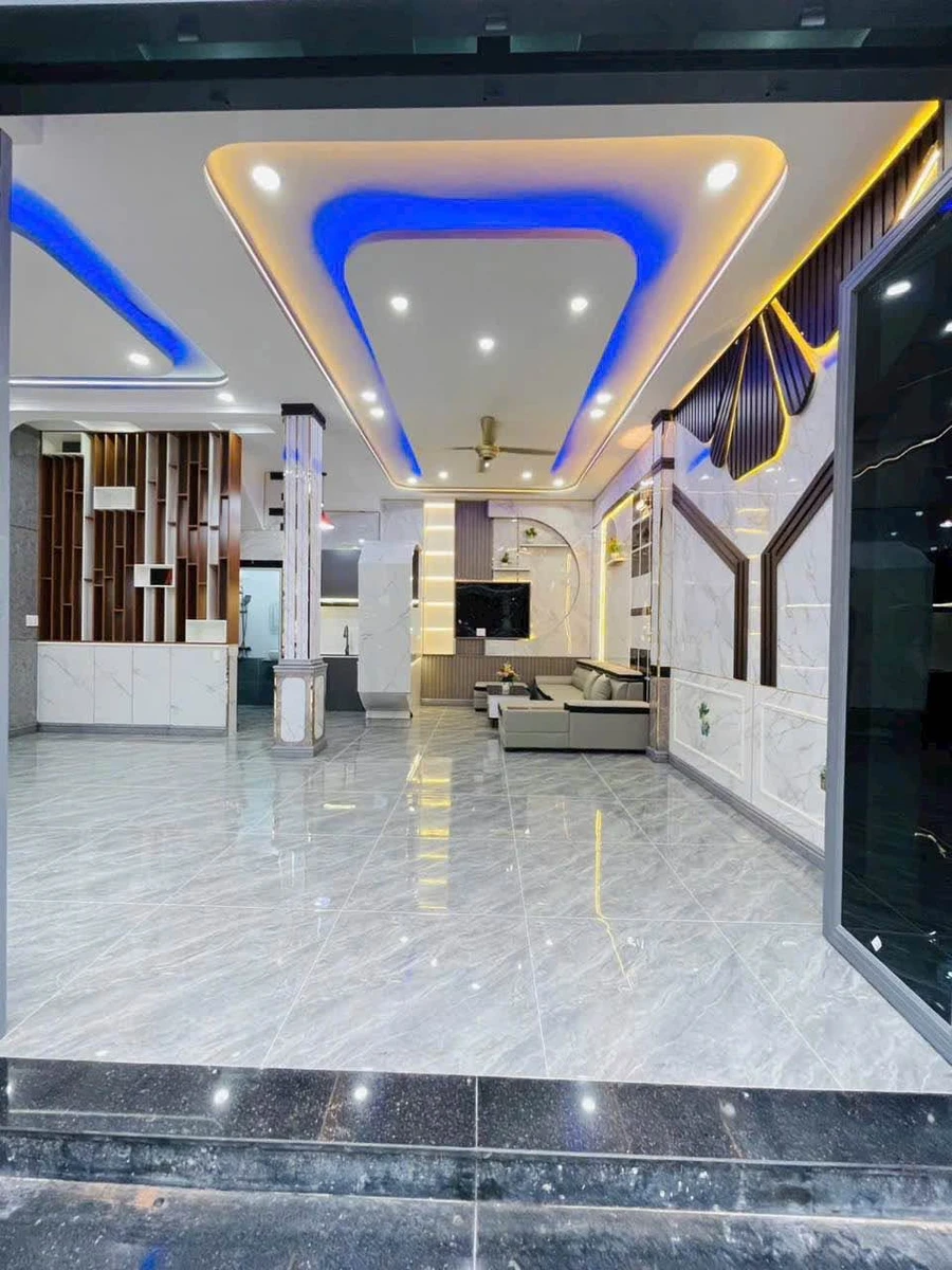 Bán nhà mặt tiền 4 tầng 7,3x7,5m đường Tân Thới Hiệp 14, Quận 12, giá 7,89 tỷ - Ảnh thu nhỏ 3