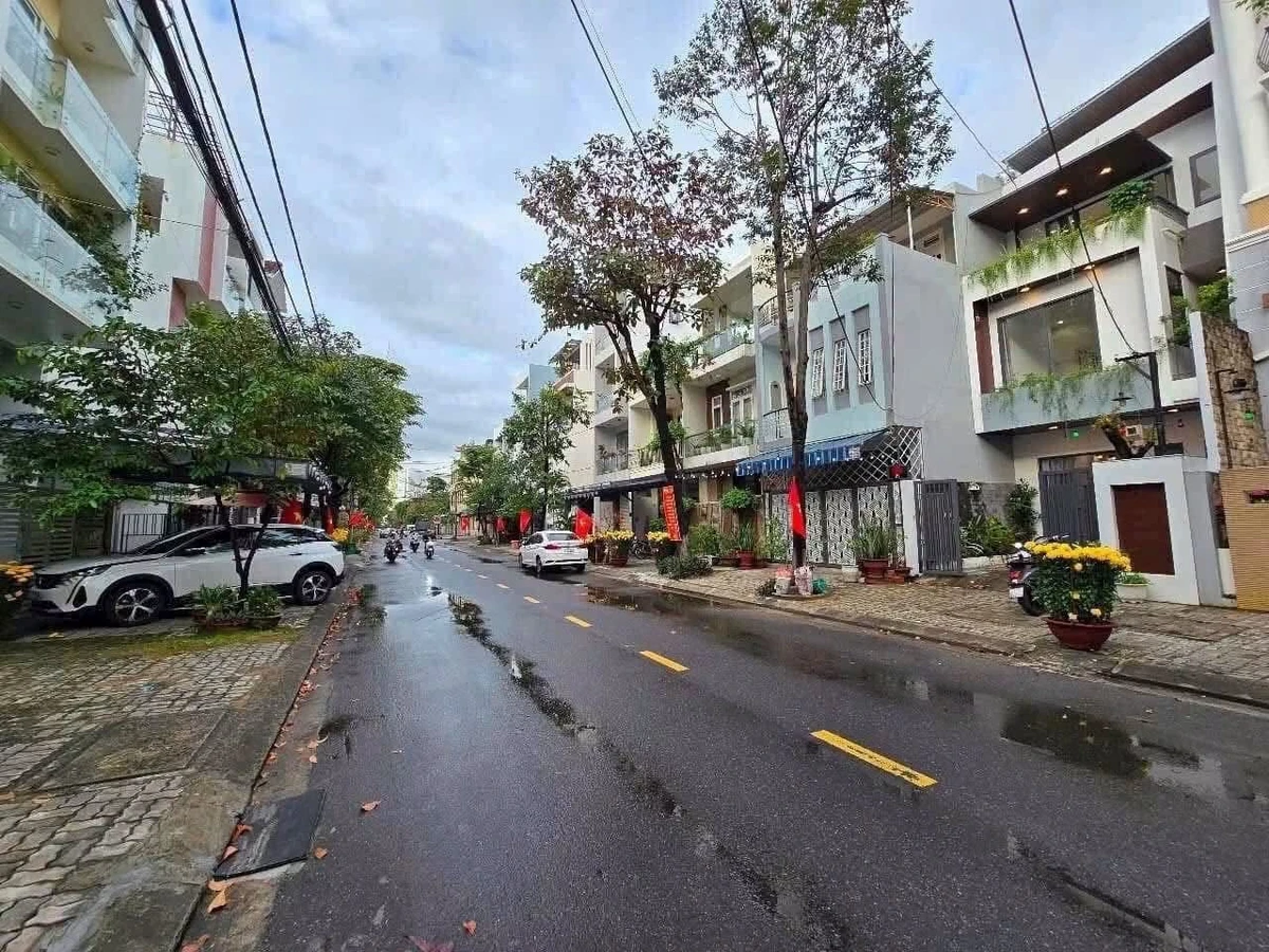 Bán đất mặt tiền Lý Nhân Tông Đà Nẵng 185m2 giá 17 tỷ - Ảnh 1