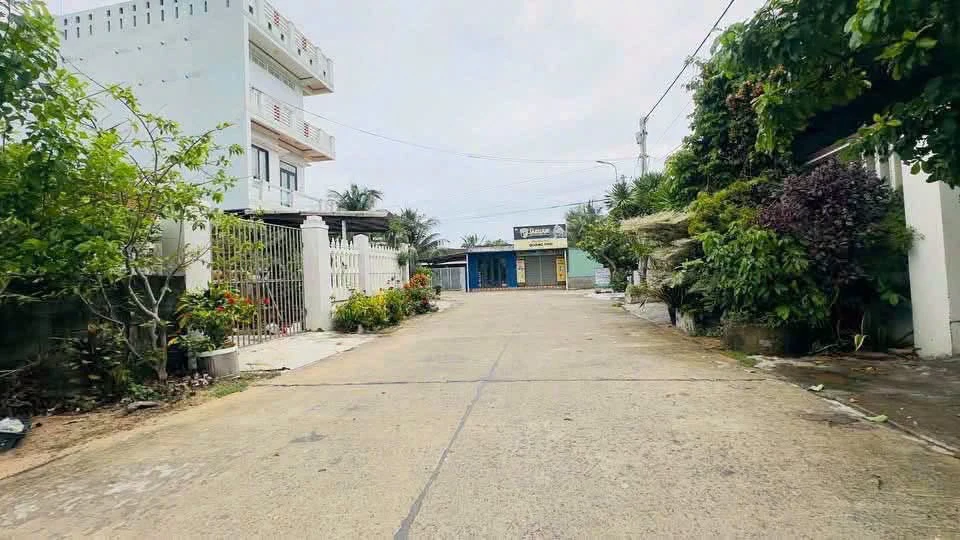Bán đất biển mặt tiền 138m² Đắk Lắk 1,8 tỷ - Ảnh 1