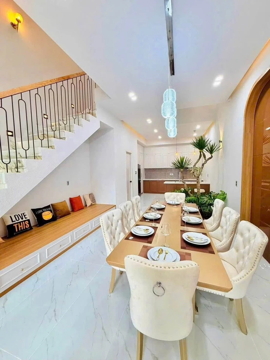 Nhà 3 tầng mặt tiền Quận 1, 84.6m² full nội thất - Ảnh thu nhỏ 3
