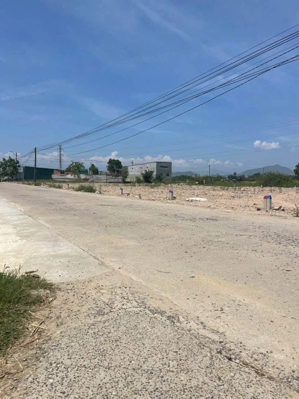 Bán lô đất mặt tiền Thôn Trung Vĩnh Phương Nha Trang 109m²