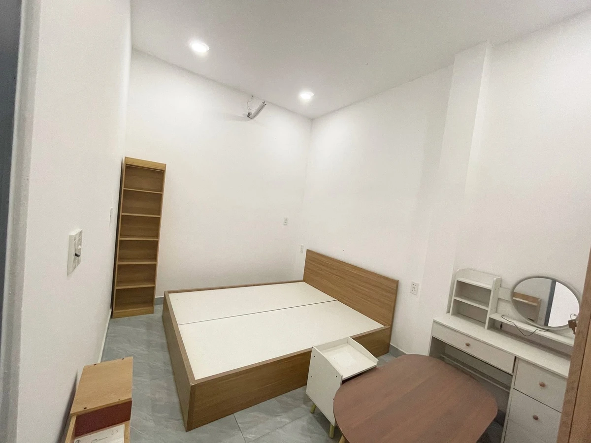 Bán nhà lầu 4x23m, 4 phòng ngủ, giá 2,1 tỷ tại Đức Hòa, Long An - Ảnh thu nhỏ 3