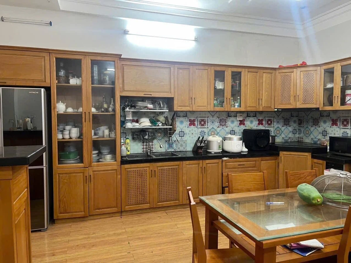 Cho thuê nhà mặt tiền 3 tầng, 3PN 4WC, 400m², 16tr/tháng, Q7 - Ảnh thu nhỏ 3