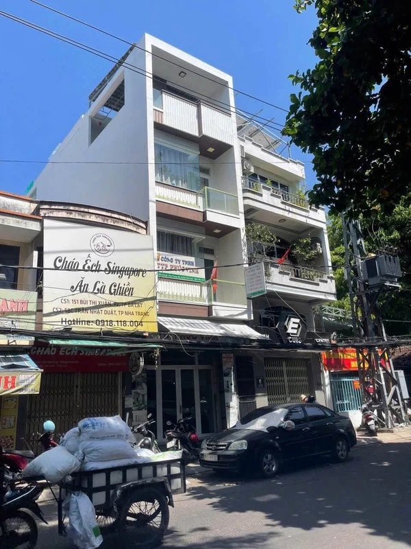 Bán nhà mặt tiền Trần Nhật Duật 264m² 4PN, gần biển Nha Trang