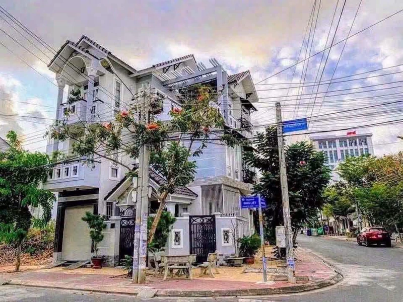 Bán gấp nhà lầu góc 2 mặt tiền Đinh Liệt - Phan Văn Trị, Xuân An, Phan Thiết 227,7m2