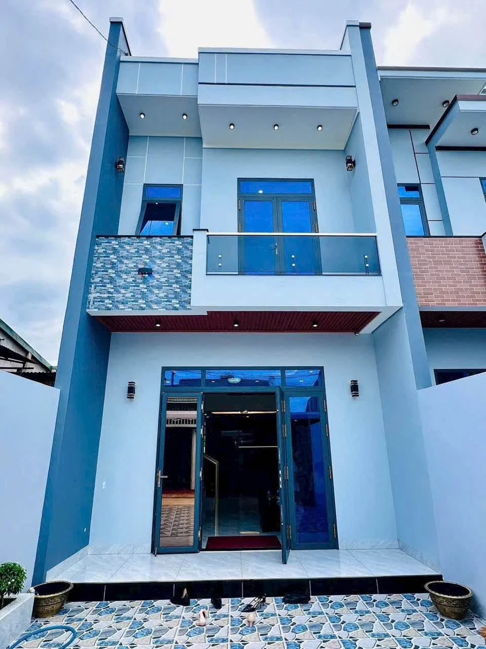 Bán nhà 2 mặt tiền 150m² sân vườn Y Wang Quận 12 - Ảnh 1