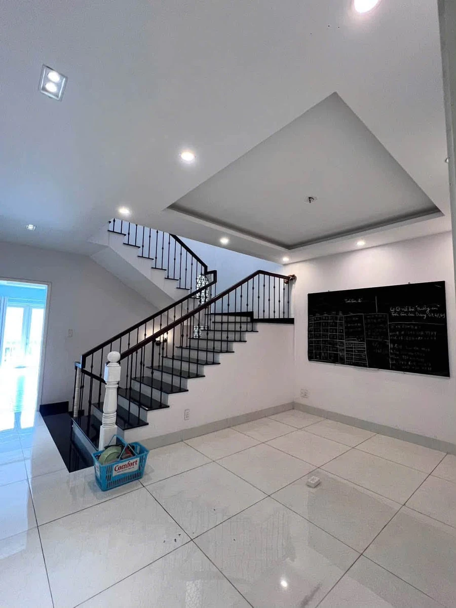 Bán nhà 5 tầng mặt tiền Lê Hoàn, 100m², 11,5 tỷ, Thủ Đức - Ảnh thu nhỏ 2