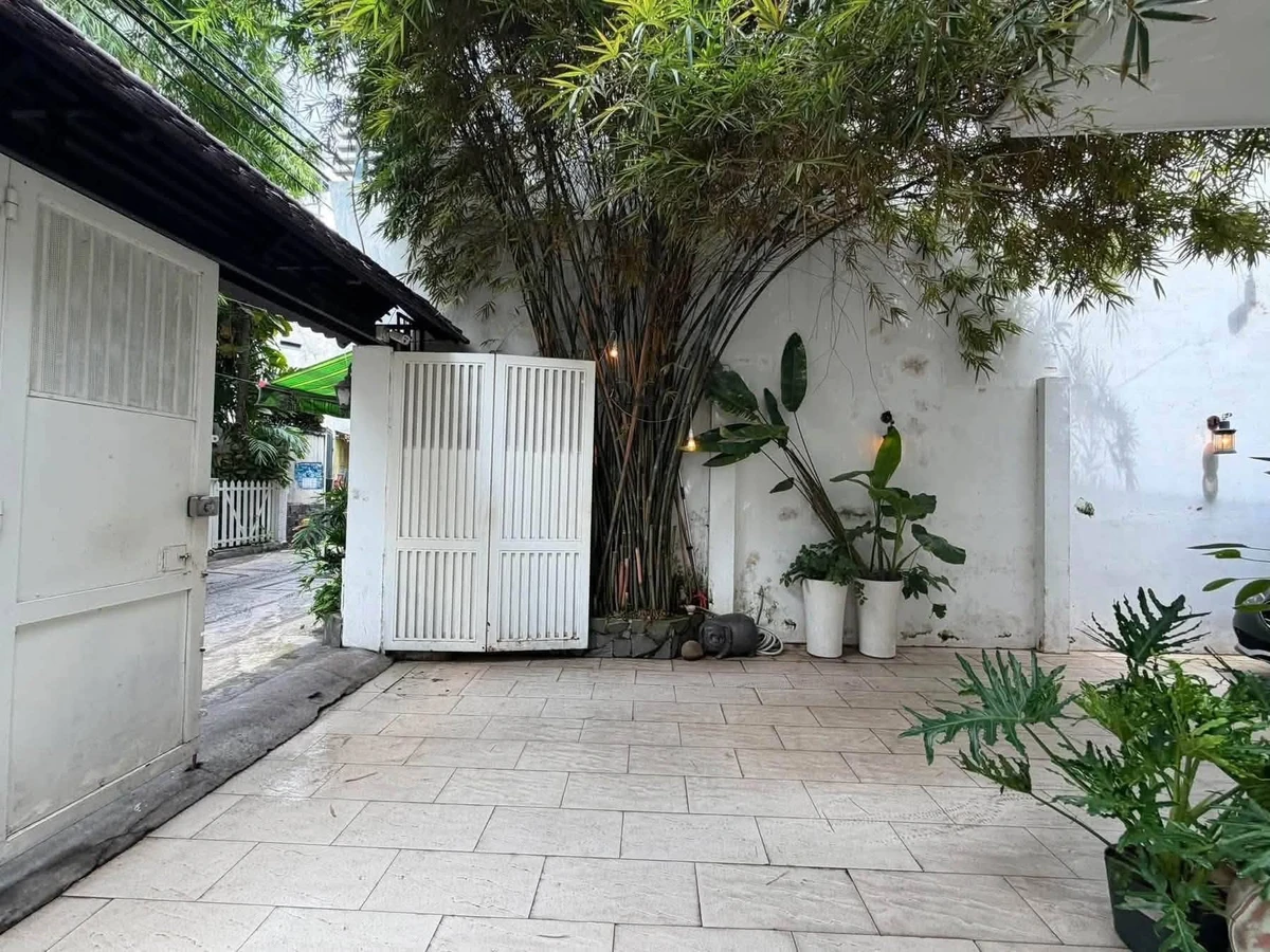 Bán biệt thự 200m² 3 tầng 6 phòng ngủ đường Cách Mạng Tháng 8 giá 37,5 tỷ - Ảnh thu nhỏ 2