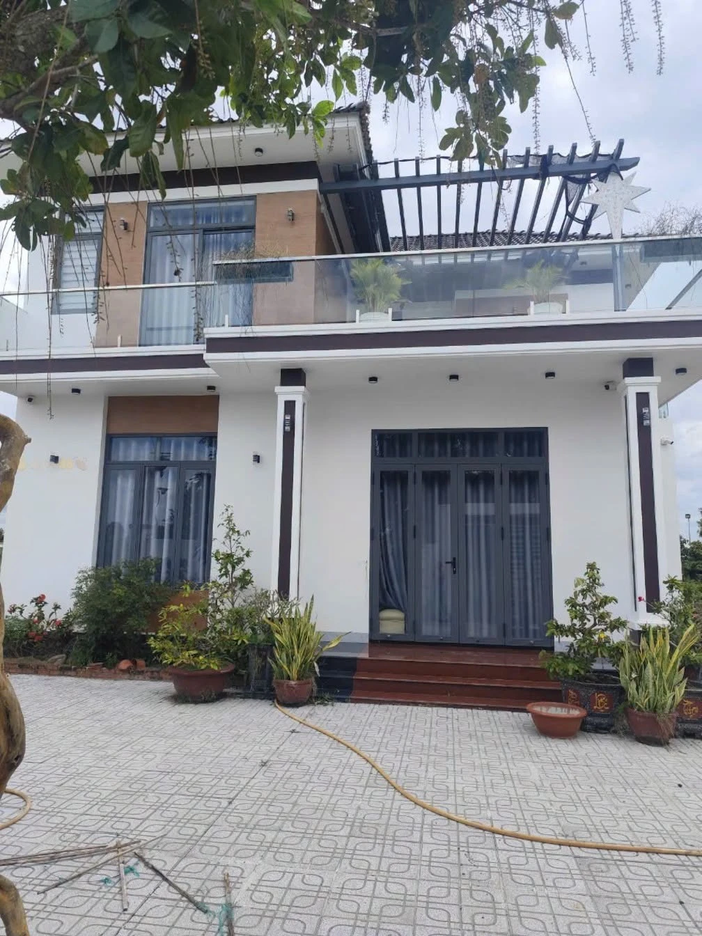 Bán biệt thự 5 phòng ngủ 3804m² sân vườn Lagi 8 tỷ - Ảnh 1