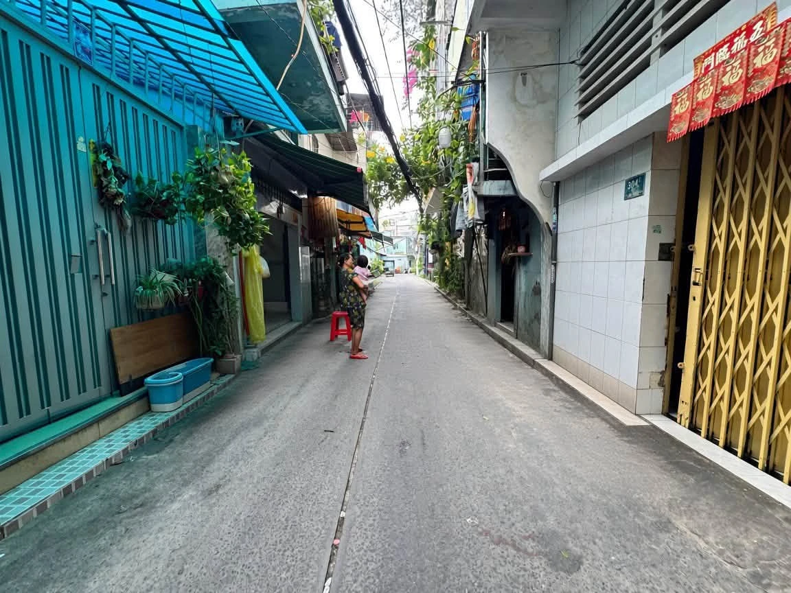 Bán nhà 4 tầng hẻm 3m5 gần Lê Đại Hành, Quận 11, 60m² sử dụng, giá hơn 2 tỷ - Ảnh 1