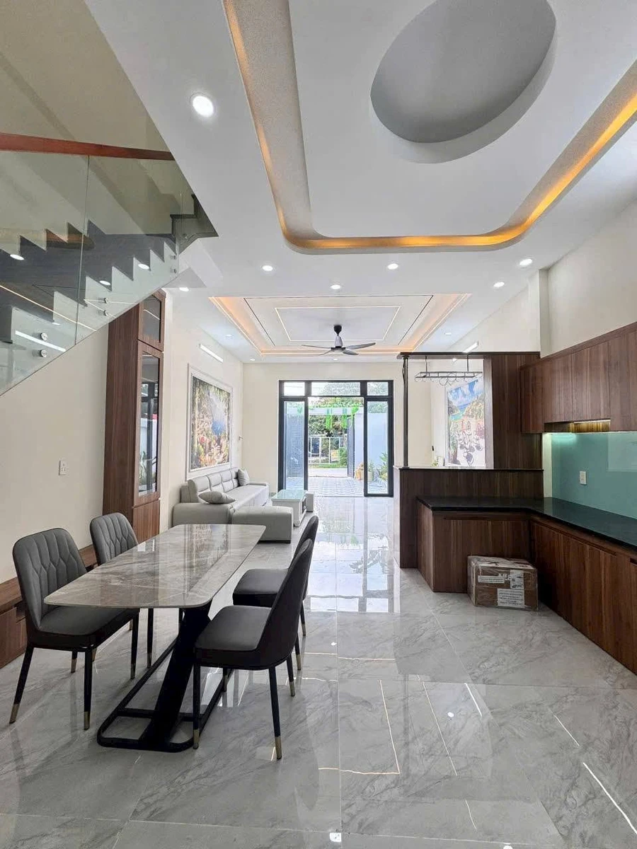 Bán nhà mặt tiền 5x28.5m, 3PN, có hồ bơi, Hóc Môn - Ảnh thu nhỏ 3