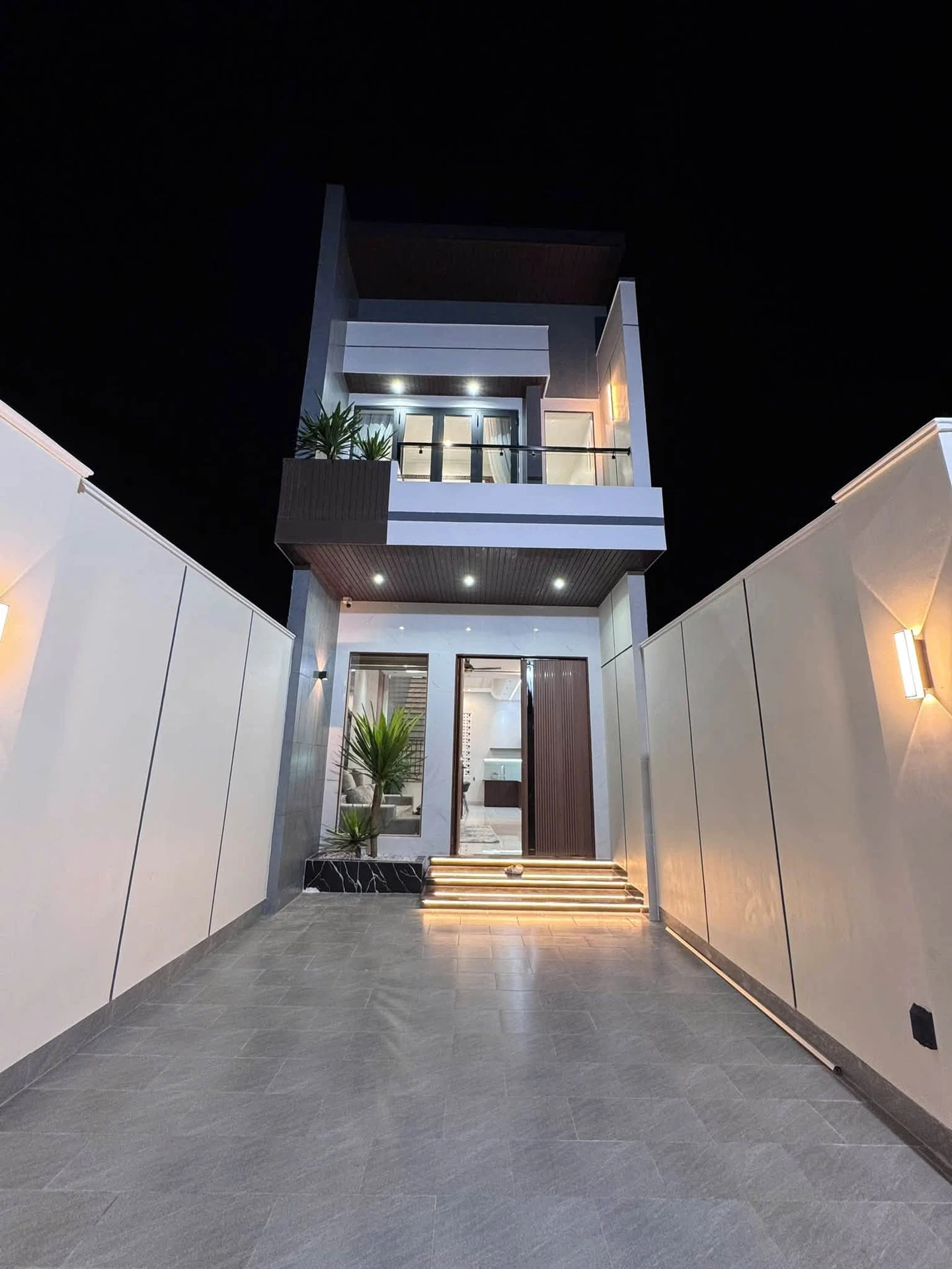 Bán nhà 1 trệt 1 lầu 3PN 121.5m² Nguyễn Văn Linh Quận 7 - Ảnh 1