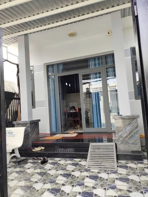 Bán nhà mặt tiền hẻm Sân Bia, Bến Tre, 96m², 3 phòng ngủ - Ảnh thu nhỏ 2